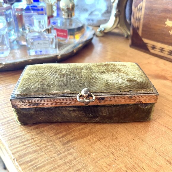 Antique Early 1900's Victorian Green Velvet Jewelry Box With Gold-Tone Clasp & H - Picture 1 of 9